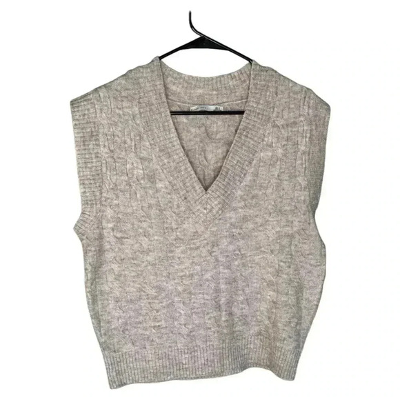 NWT- Black Tape Cable Knit V Neck Sweater Vest in Soft Oatmeal - Picture 4 of 6